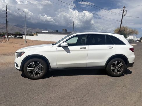 Used 2017 Mercedes-Benz GLC 300 4MATIC image 5