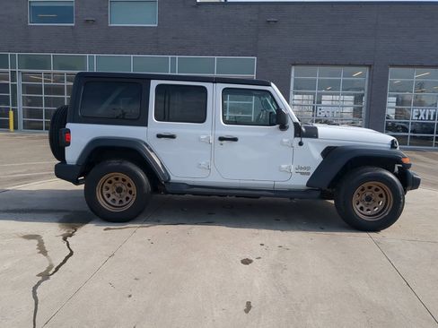 Used 2018 Jeep Wrangler Unlimited Sport S AWD/4WD image 9