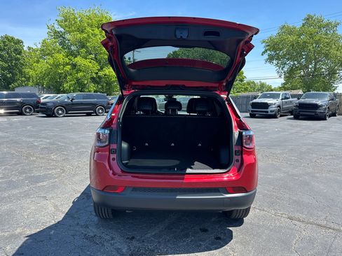 Used 2025 Jeep Compass Latitude AWD/4WD image 18