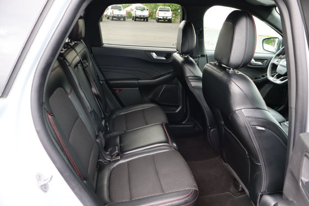 Used 2025 Ford Escape ST-Line Select AWD/4WD image 29