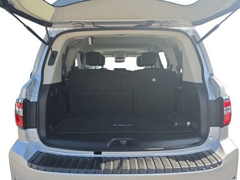 Used 2024 Nissan Armada SL w/ Captain's Chairs Package AWD/4WD image 18