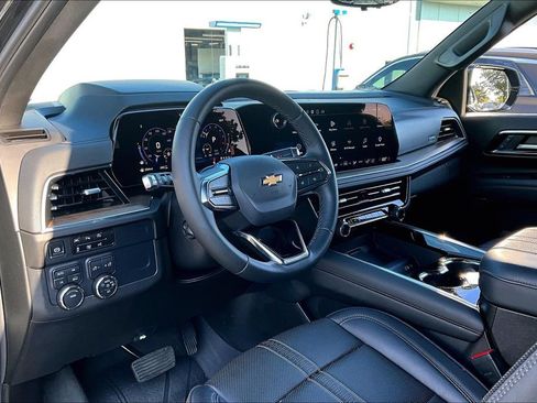 Used 2025 Chevrolet Tahoe High Country AWD/4WD image 16