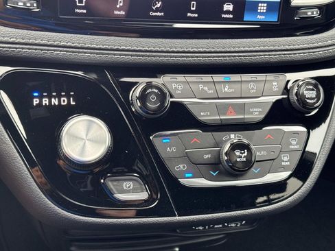 New 2025 Chrysler Pacifica Select FWD image 38