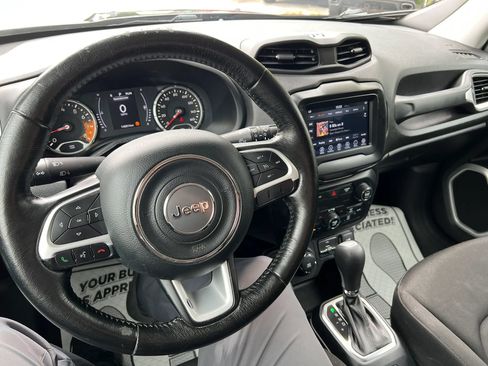 Used 2018 Jeep Renegade Latitude w/ Cold Weather Group AWD/4WD image 22