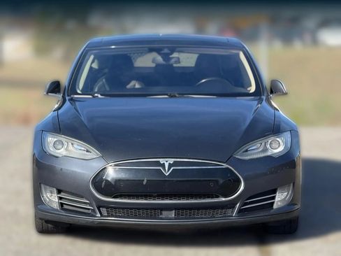Used 2015 Tesla Model S 85D image 5