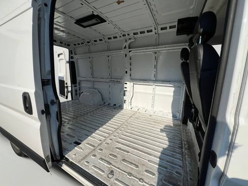 Used 2025 RAM ProMaster 2500 w/ Convenience Group FWD image 24