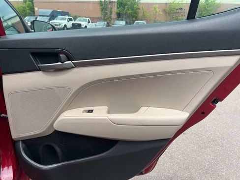 Used 2017 Hyundai Elantra SE FWD image 12
