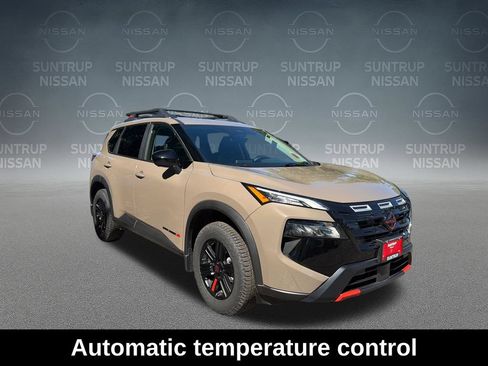 Used 2025 Nissan Rogue SV AWD/4WD image 9