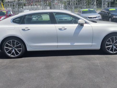 Used 2018 Volvo S90 T5 Momentum w/ Convenience Package FWD image 9