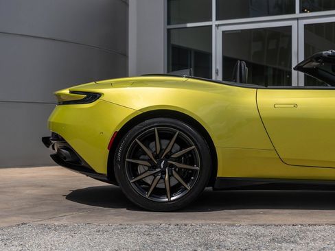 Used 2022 Aston Martin DB11 Volante RWD image 7