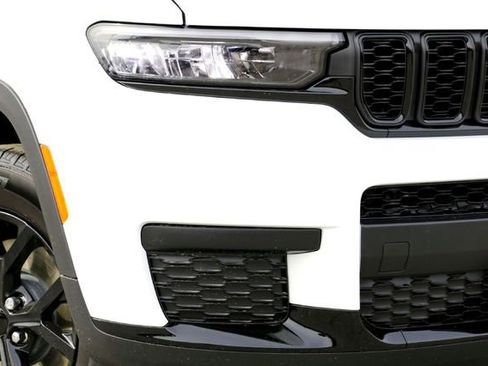 New 2025 Jeep Grand Cherokee L Laredo image 3