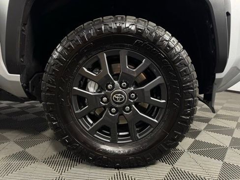 Used 2025 Toyota 4Runner SR5 AWD/4WD image 11
