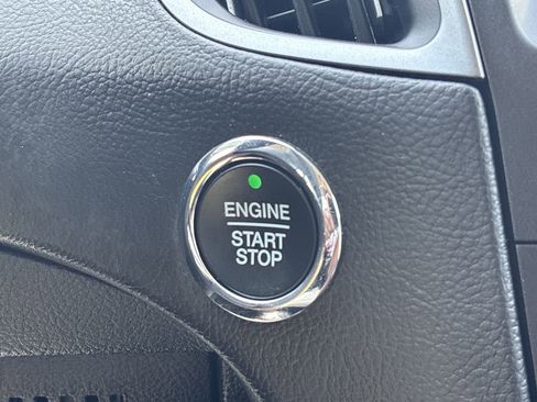 Used 2020 Ford Edge SE FWD image 28