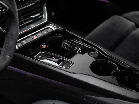 Used 2024 Audi e-tron GT Prestige image 30