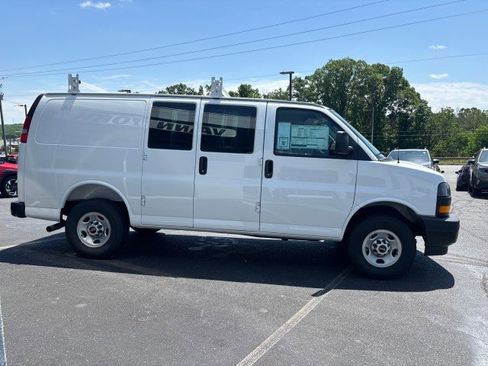 New 2026 GMC Savana 2500 RWD image 43