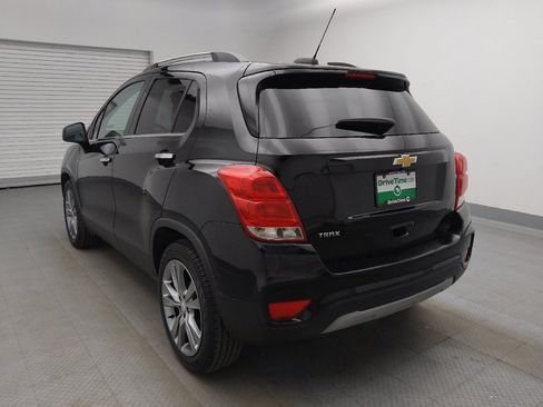Used 2020 Chevrolet Trax LT w/ Sun & Sound Package FWD image 5