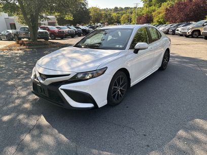 Used 2022 Toyota Camry SE w/ Cold Weather Package