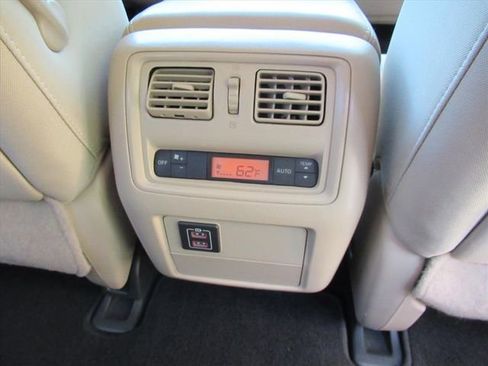 Used 2018 Nissan Pathfinder SV FWD image 30