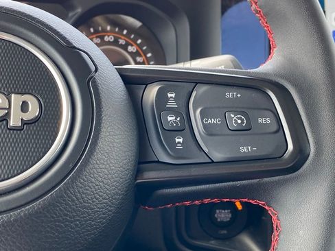 Used 2024 Jeep Gladiator Rubicon w/ Technology Group image 20