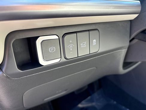 Certified 2025 Hyundai Santa Fe SEL FWD image 17