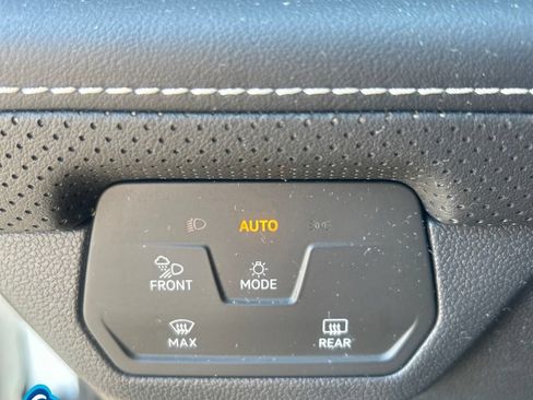 Used 2024 Volkswagen Atlas SE AWD/4WD image 19