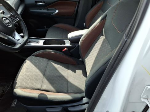 Used 2024 Nissan Kicks SR image 13