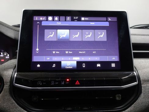 Used 2023 Jeep Compass Latitude AWD/4WD image 30