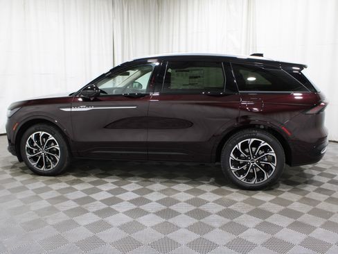 Used 2025 Lincoln Nautilus Reserve AWD/4WD image 28