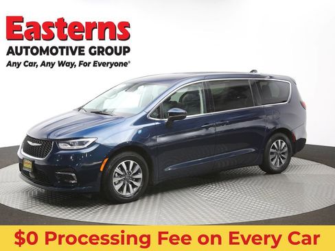 Used 2023 Chrysler Pacifica Touring-L FWD image 59