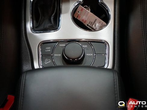 Used 2021 Jeep Grand Cherokee Limited AWD/4WD image 17