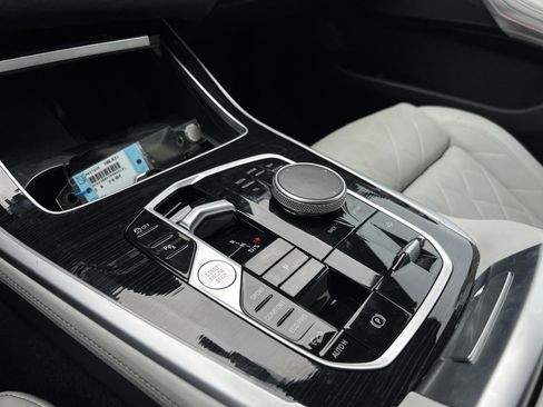 Used 2023 BMW X7 xDrive40i w/ M Sport Package AWD/4WD image 25