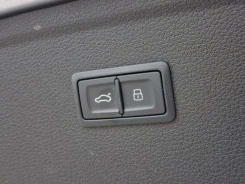 Used 2023 Audi Q5 2.0T Premium w/ Convenience Package image 31