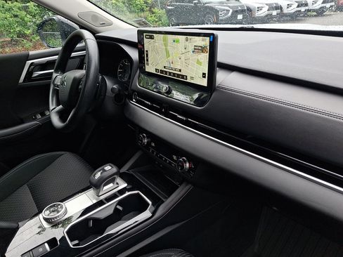 Used 2025 Mitsubishi Outlander ES AWD/4WD image 12