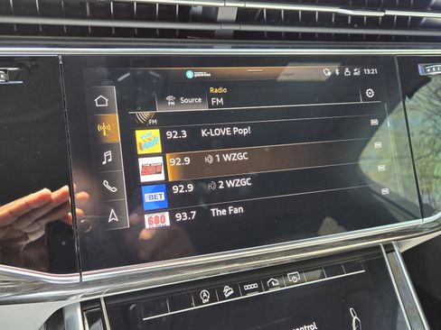 Used 2022 Audi Q7 Premium image 24