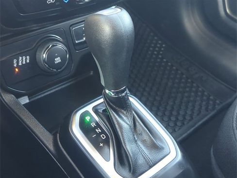 Used 2023 Jeep Renegade Latitude image 21