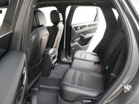 Used 2019 Porsche Cayenne image 57