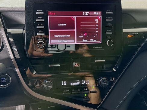 Used 2022 Toyota Camry SE w/ Convenience Package FWD image 18