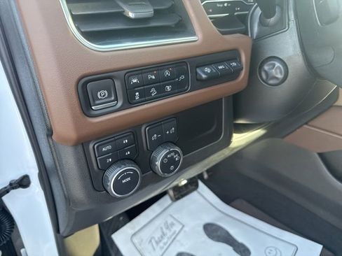 Used 2022 Chevrolet Suburban High Country image 30