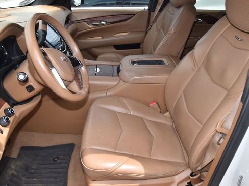 Used 2017 Cadillac Escalade Platinum AWD/4WD image 8