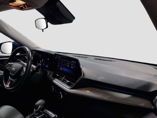 Used 2024 Chevrolet Trax LT w/ Sunroof Package FWD image 24