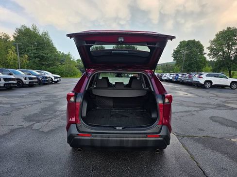 Used 2021 Toyota RAV4 LE AWD/4WD image 10