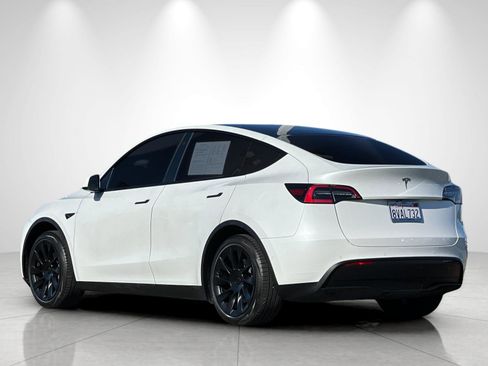 Used 2021 Tesla Model Y 2WD image 3