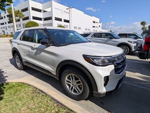 New 2026 Ford Explorer Active RWD image 2