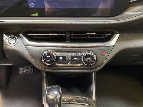 Used 2025 Buick Envista Preferred FWD image 39
