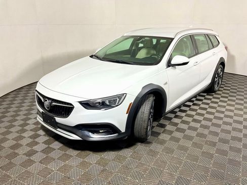Used 2018 Buick Regal Preferred w/ Sights and Sounds Package image 10