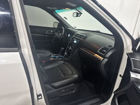 Used 2017 Ford Explorer Limited image 24