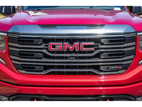 Used 2024 GMC Sierra 1500 AT4 w/ Technology Package AWD/4WD image 7