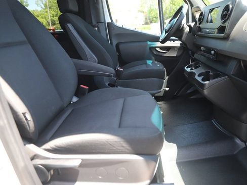 Used 2024 Mercedes-Benz Sprinter 2500 image 47
