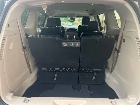 Used 2018 Chrysler Pacifica Touring-L w/ Advanced Safetytec Group image 25