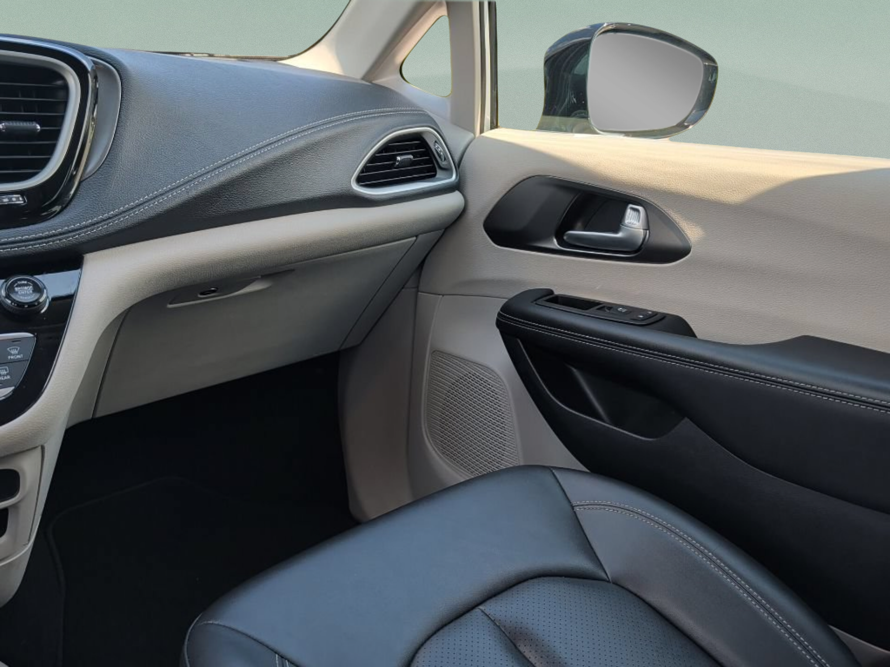 Used 2024 Chrysler Pacifica Limited FWD image 43
